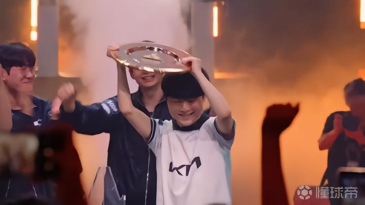DK以3-0战胜KC,夺得2026EWC英雄联盟项目冠军!BLG被选为底座